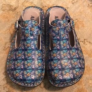 Algeria eur 36 /US 6-6.5 Slip on and Rose’s blue quilt